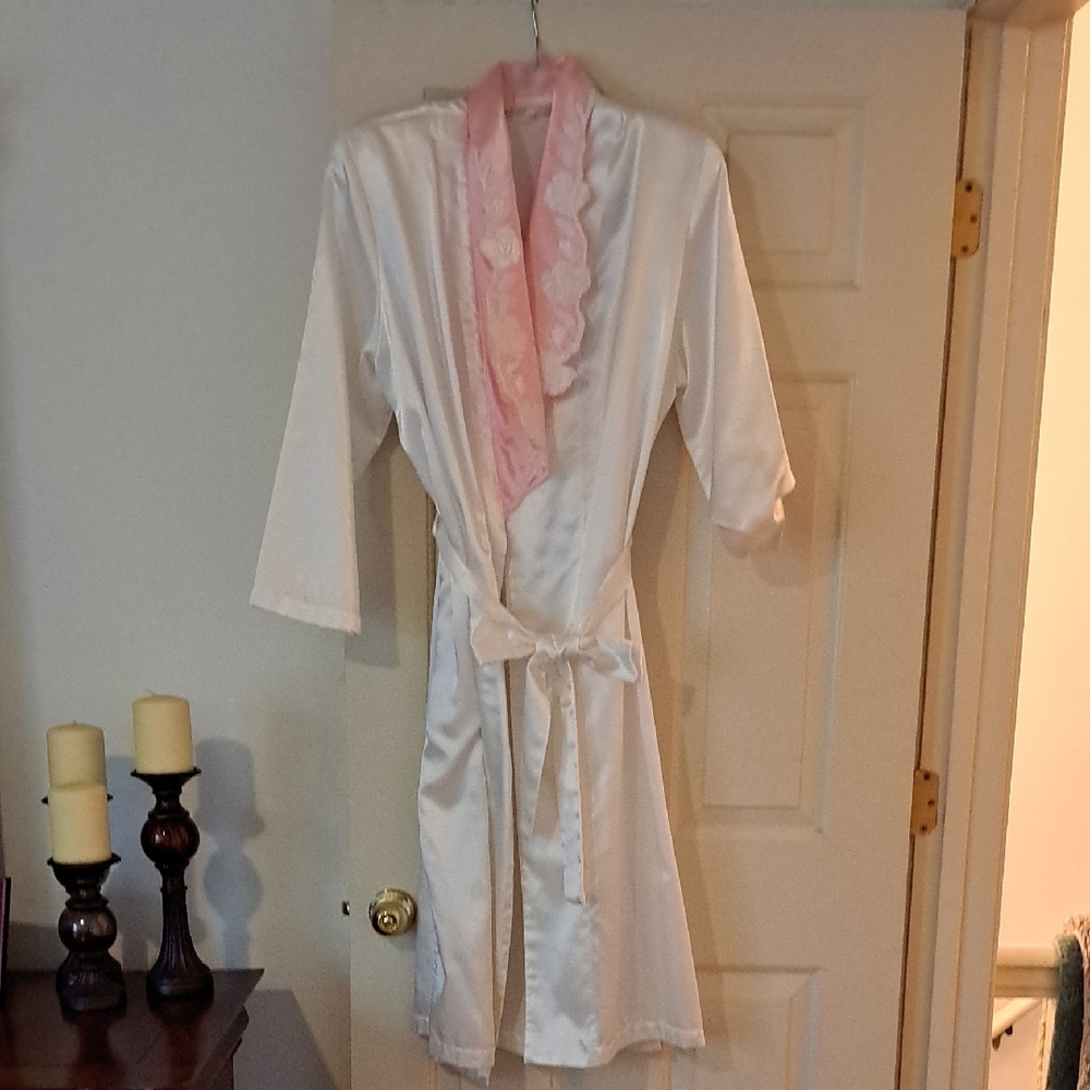 Victoria's Secret White Robe with Pink Trim
